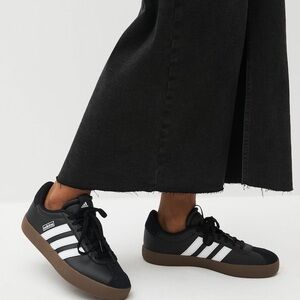 Adidas  -VL COURT 3.0 SHOES Sz 9